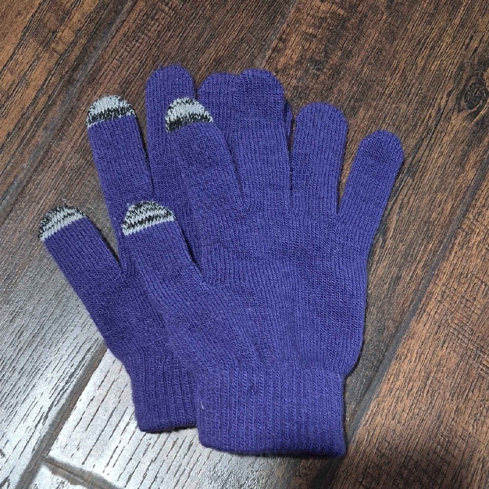 Purple Knit Gloves With Textured Tips For Texting